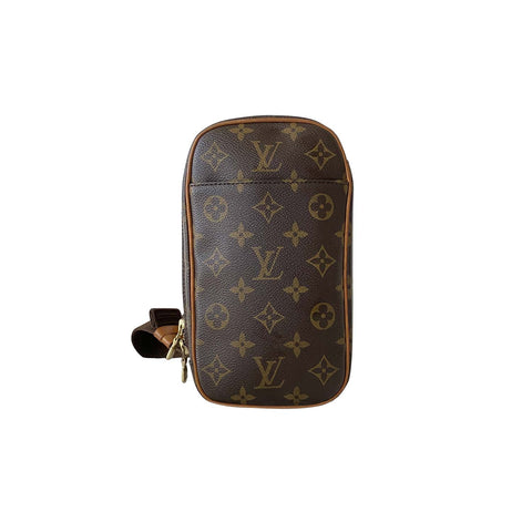 Shop authentic Gucci Logo Print Leather Belt Bag at revogue for just USD  850.00