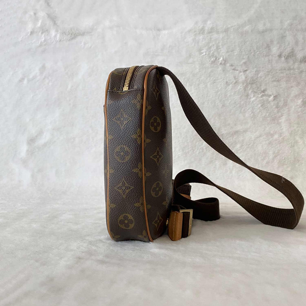Louis Vuitton Pochette Gange Brown Cloth ref.999684 - Joli Closet