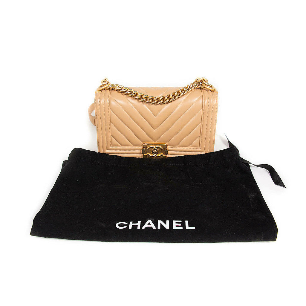 Chanel Boy Chevron Medium Flap Bag Bags Chanel - Shop authentic new pre-owned designer brands online at Re-Vogue