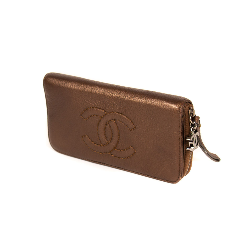 Chanel Luxe Ligne Wallet Accessories Chanel - Shop authentic new pre-owned designer brands online at Re-Vogue