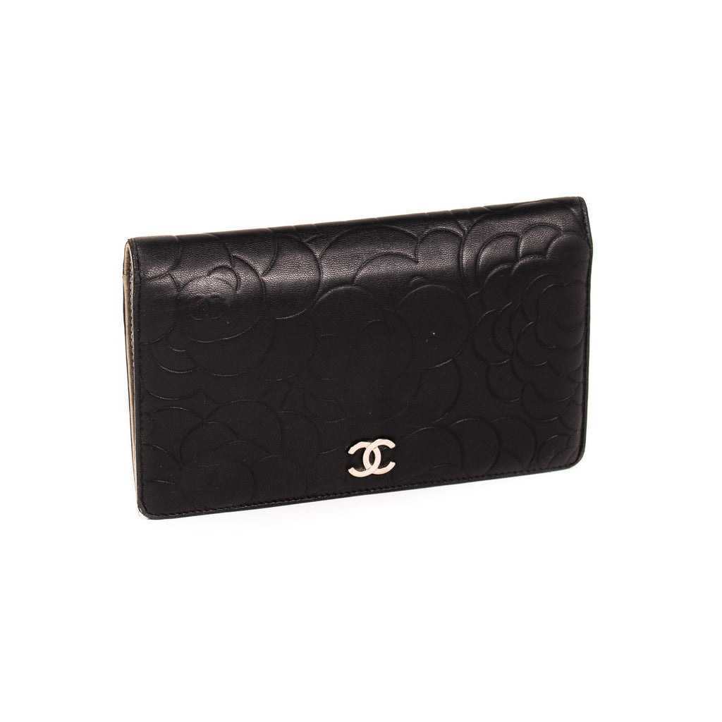 Chanel Camelia Bifold Wallet Accessories Chanel - Shop authentic new pre-owned designer brands online at Re-Vogue