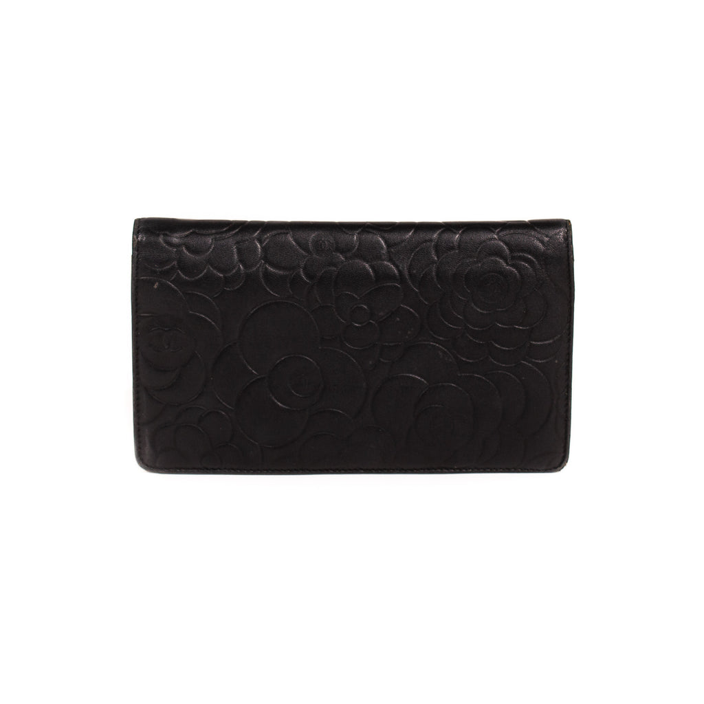 Chanel Camelia Bifold Wallet Accessories Chanel - Shop authentic new pre-owned designer brands online at Re-Vogue