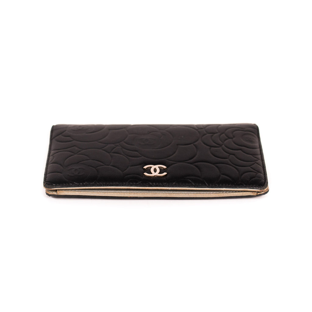 Chanel Camelia Bifold Wallet Accessories Chanel - Shop authentic new pre-owned designer brands online at Re-Vogue