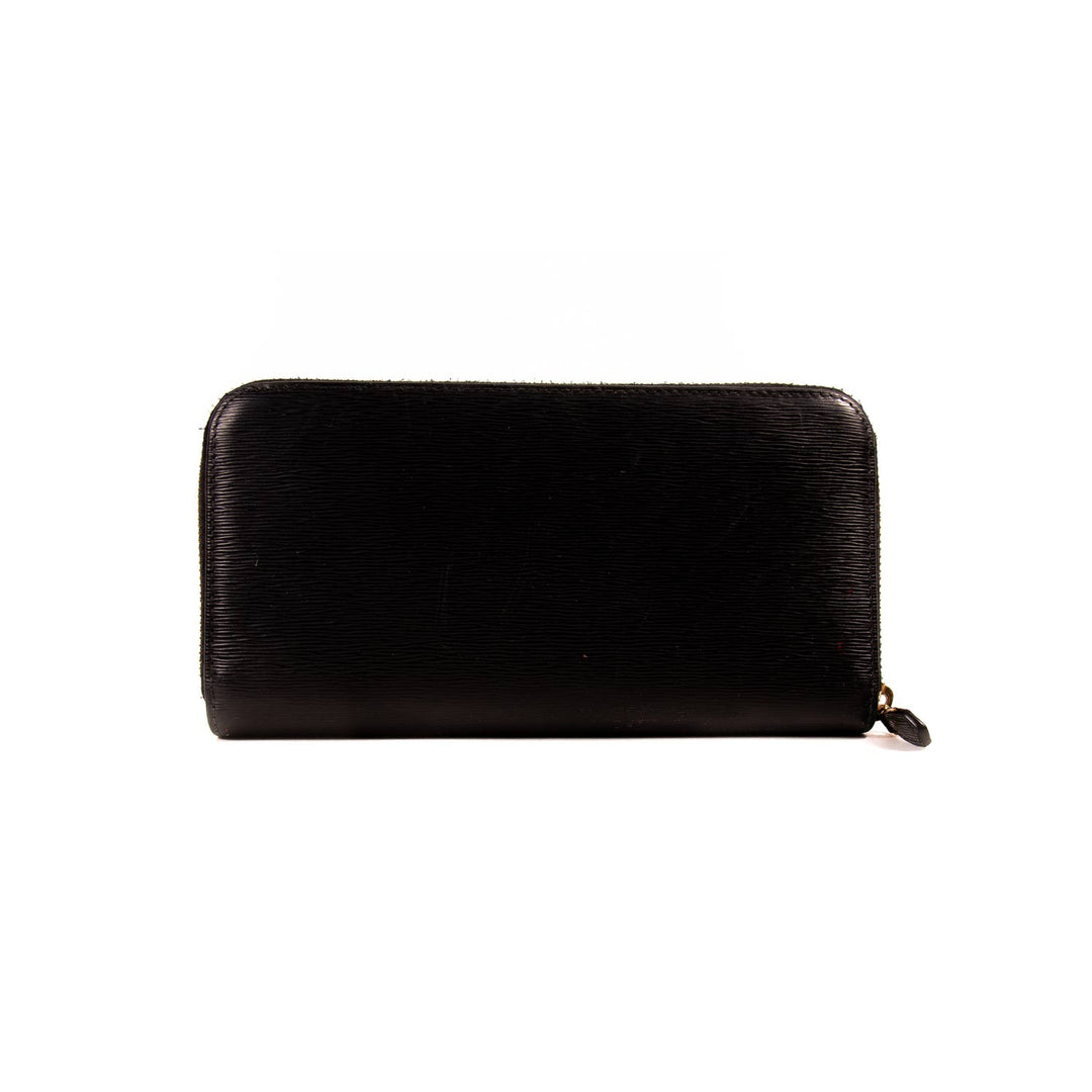 Prada Saffiano Continental Wallet Accessories Prada - Shop authentic new pre-owned designer brands online at Re-Vogue