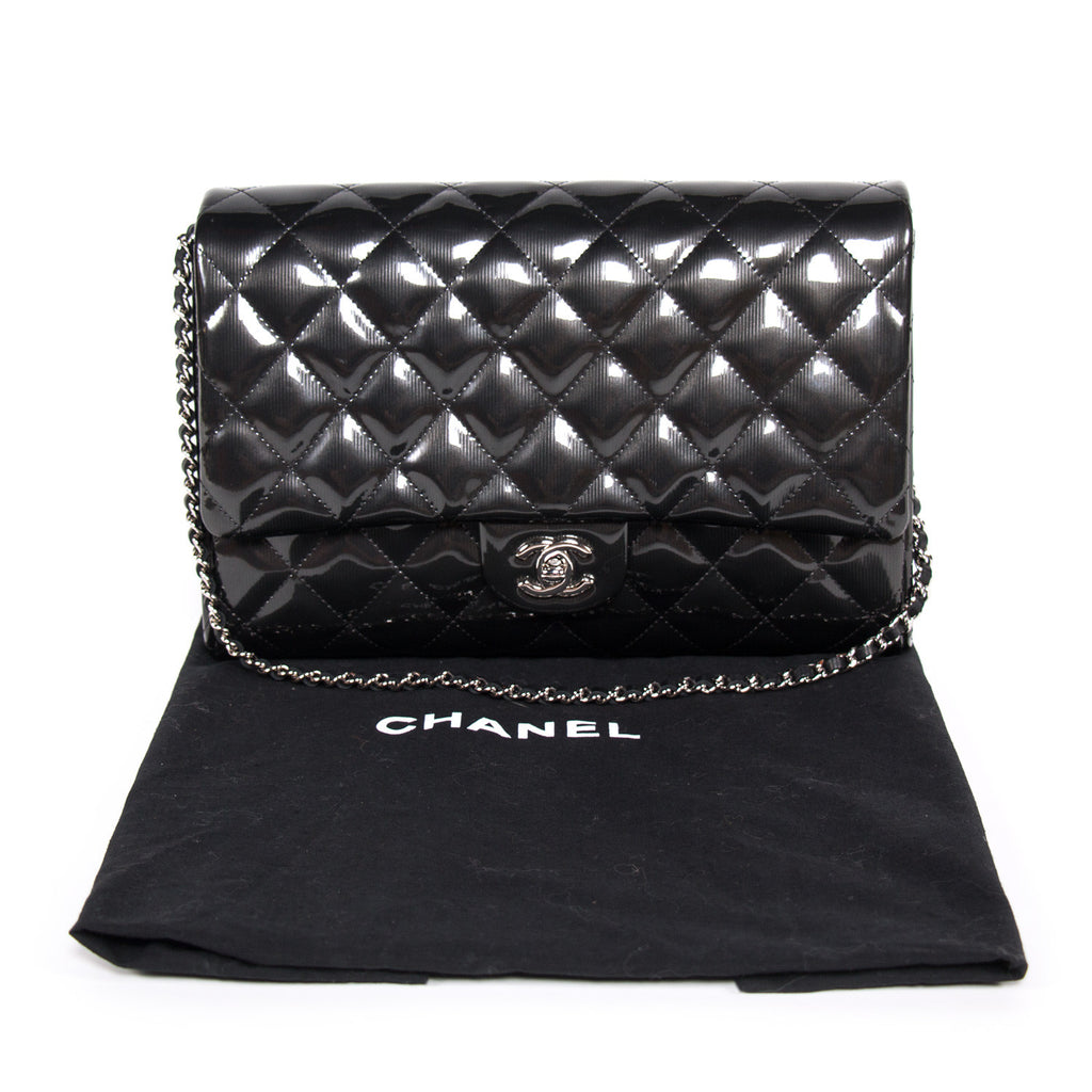 Chanel Classic Clutch With Chain Bags Chanel - Shop authentic new pre-owned designer brands online at Re-Vogue