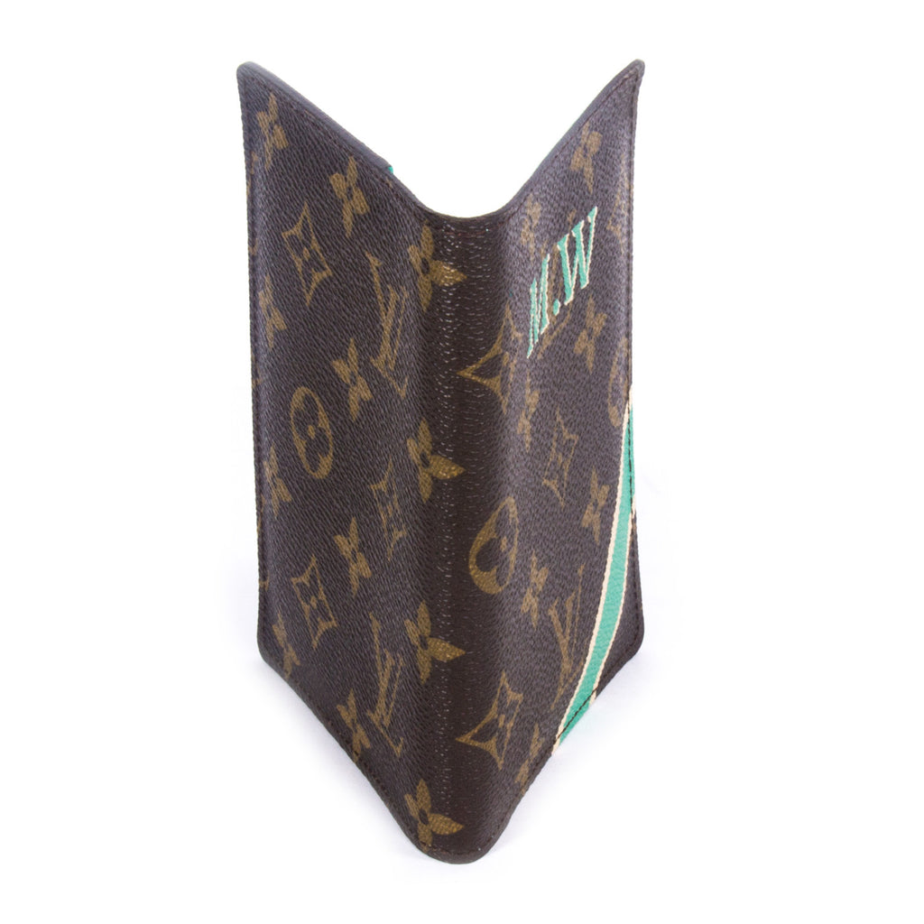 Shop authentic Louis Vuitton Monogram Bangle at revogue for just