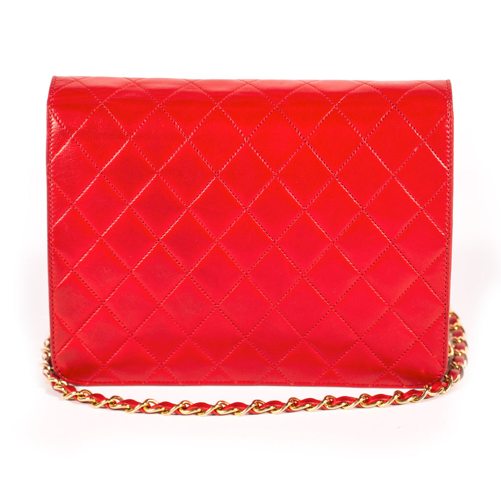 Chanel Quilted Chain Shoulder Bag Bags Chanel - Shop authentic new pre-owned designer brands online at Re-Vogue