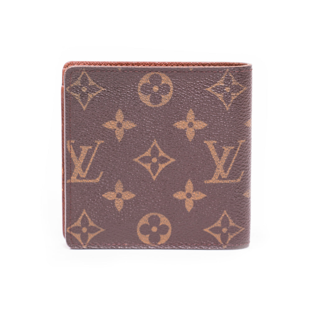 Shop authentic Louis Vuitton Macro Wallet at revogue for just USD 349.00