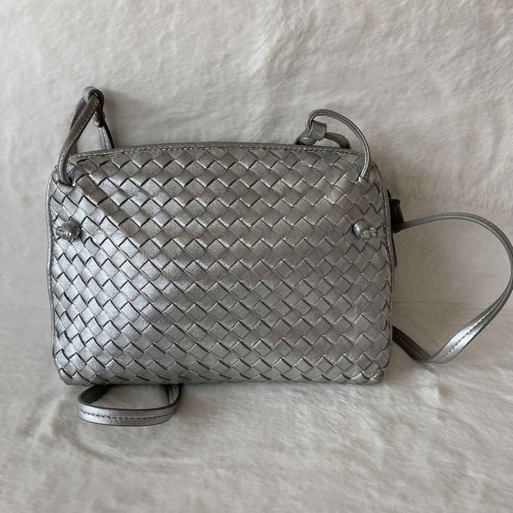 Bottega Veneta Intrecciato Nappa Leather Nodini Crossbody Bag (SHF-nPn –  LuxeDH