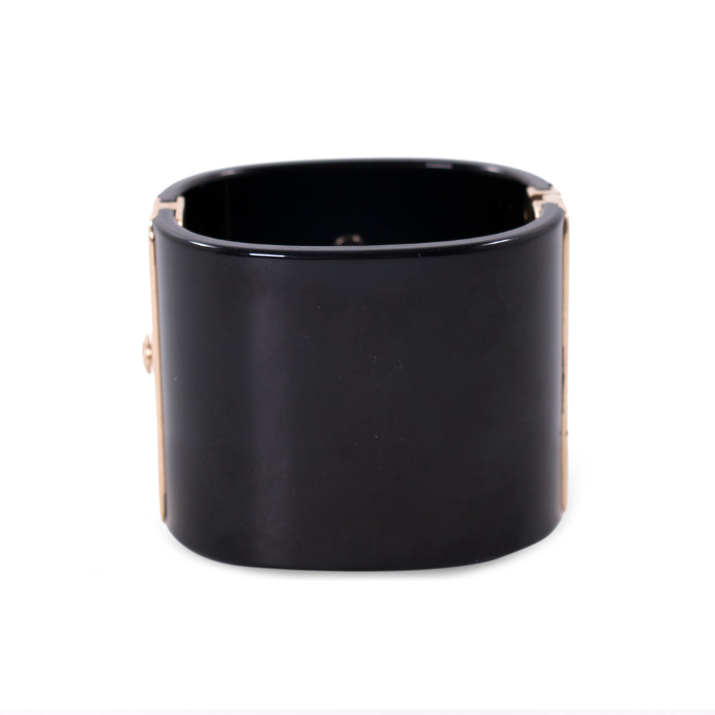 Chanel Pearl and Resin Cuff Accessories Chanel - Shop authentic new pre-owned designer brands online at Re-Vogue