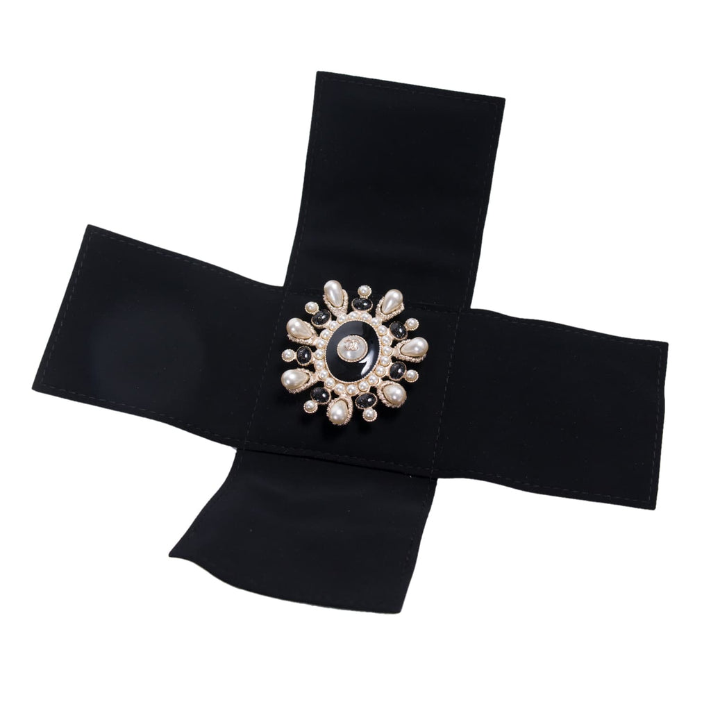 Chanel White Pearl Brooch Accessories Chanel - Shop authentic new pre-owned designer brands online at Re-Vogue