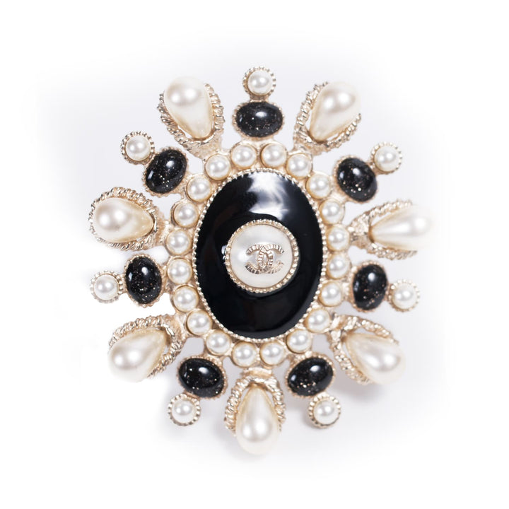 Chanel White Pearl Brooch Accessories Chanel - Shop authentic new pre-owned designer brands online at Re-Vogue