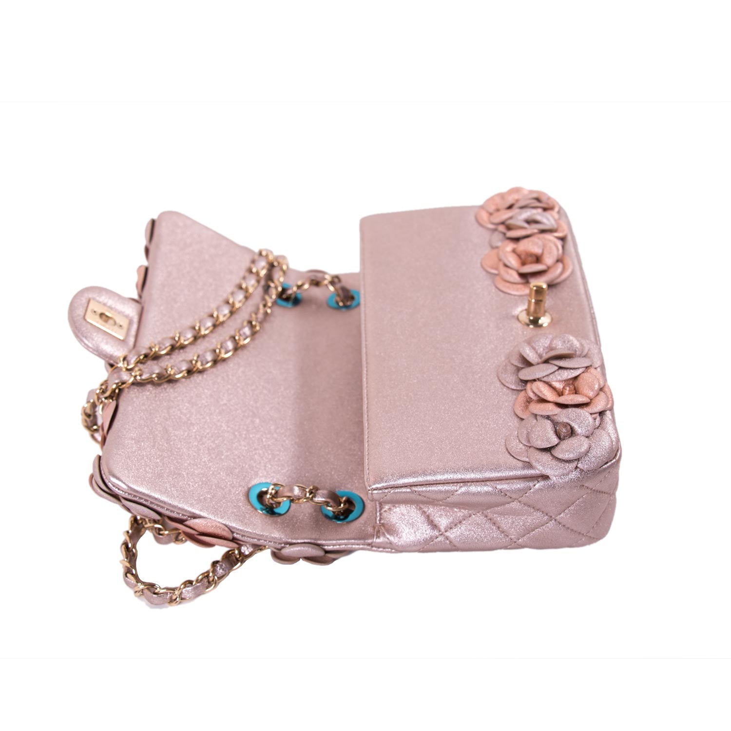 Shop Chanel CC Camelia Embellished Flap Bag at Re-Vogue – revogue