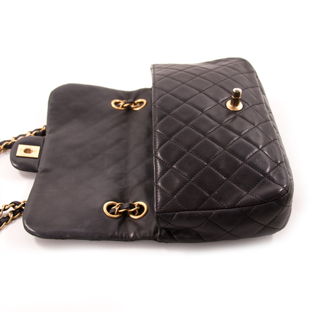 Chanel Small Classic Single Flap Bag Bags Chanel - Shop authentic new pre-owned designer brands online at Re-Vogue