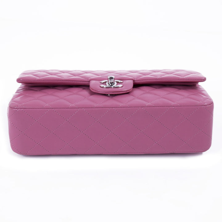 Chanel Classic Medium Double Flap Bags Chanel - Shop authentic new pre-owned designer brands online at Re-Vogue