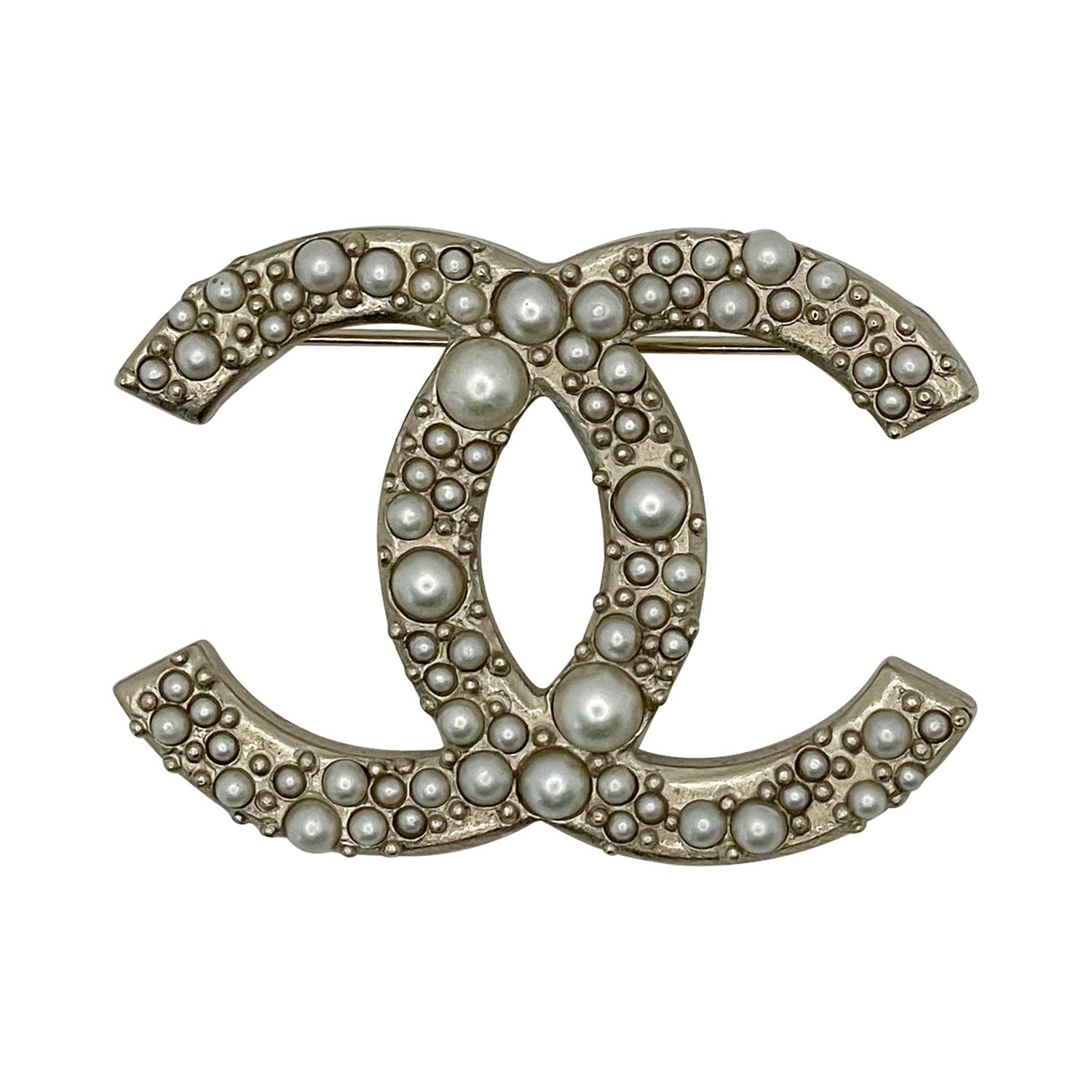 CHANEL 2016 CC DETAILED CRYSTAL EMBELLISHED MEDALION FAUX PEARL