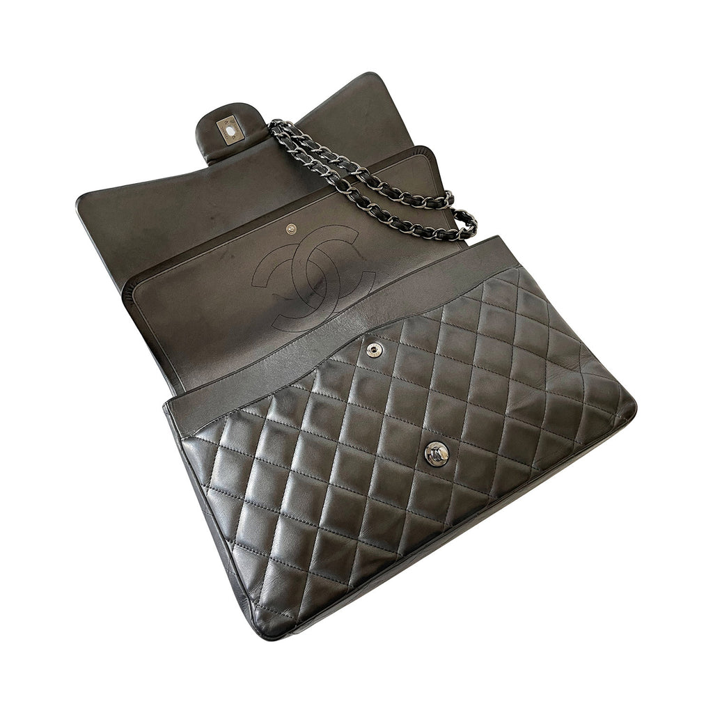 Chanel Vintage Black Camera Bag – Dina C's Fab and Funky