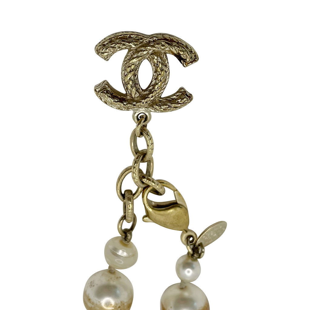 CHANEL (Interlocking) CC logo Faux Multi-Pearl Bracelet Bracelet