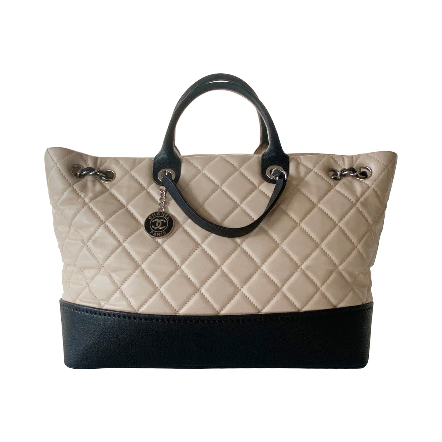 Shop authentic Chanel Quilted Shopper Tote Bag at revogue for just