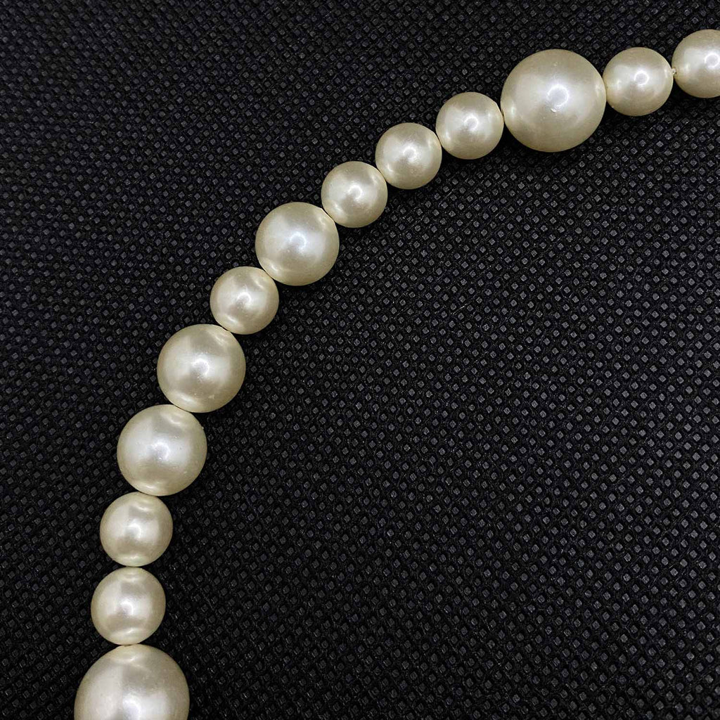 Chanel White Pearl Short Necklace