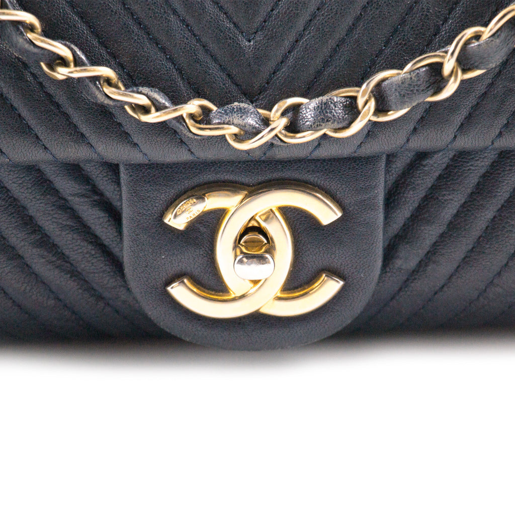 Chanel Medium Chevron Flap Bag Bags Chanel - Shop authentic new pre-owned designer brands online at Re-Vogue