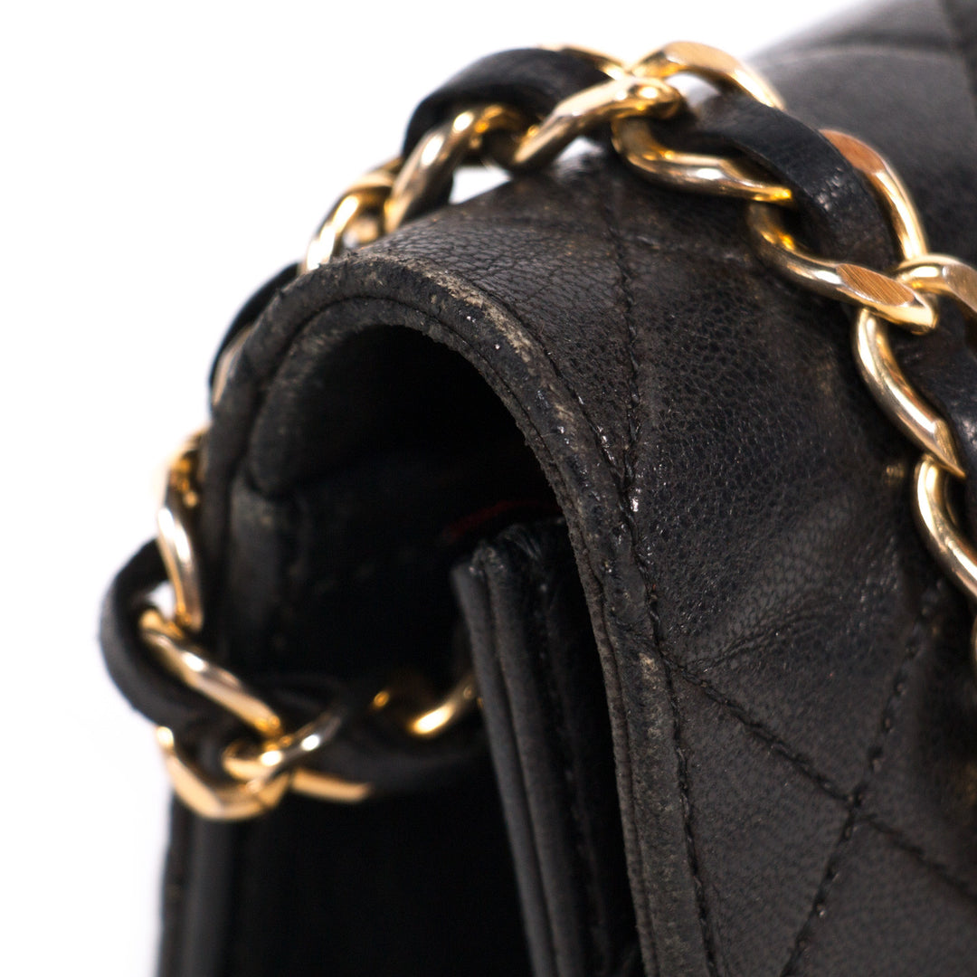 Chanel Classic Quilted Chain Shoulder Bag Bags Chanel - Shop authentic new pre-owned designer brands online at Re-Vogue