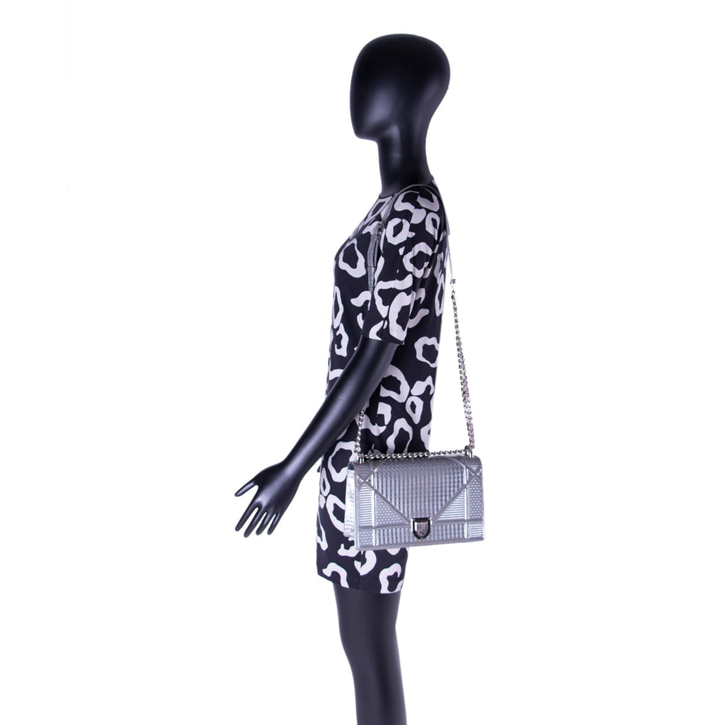 Christian Dior Diorama Medium Shoulder Bag Bags Dior - Shop authentic new pre-owned designer brands online at Re-Vogue