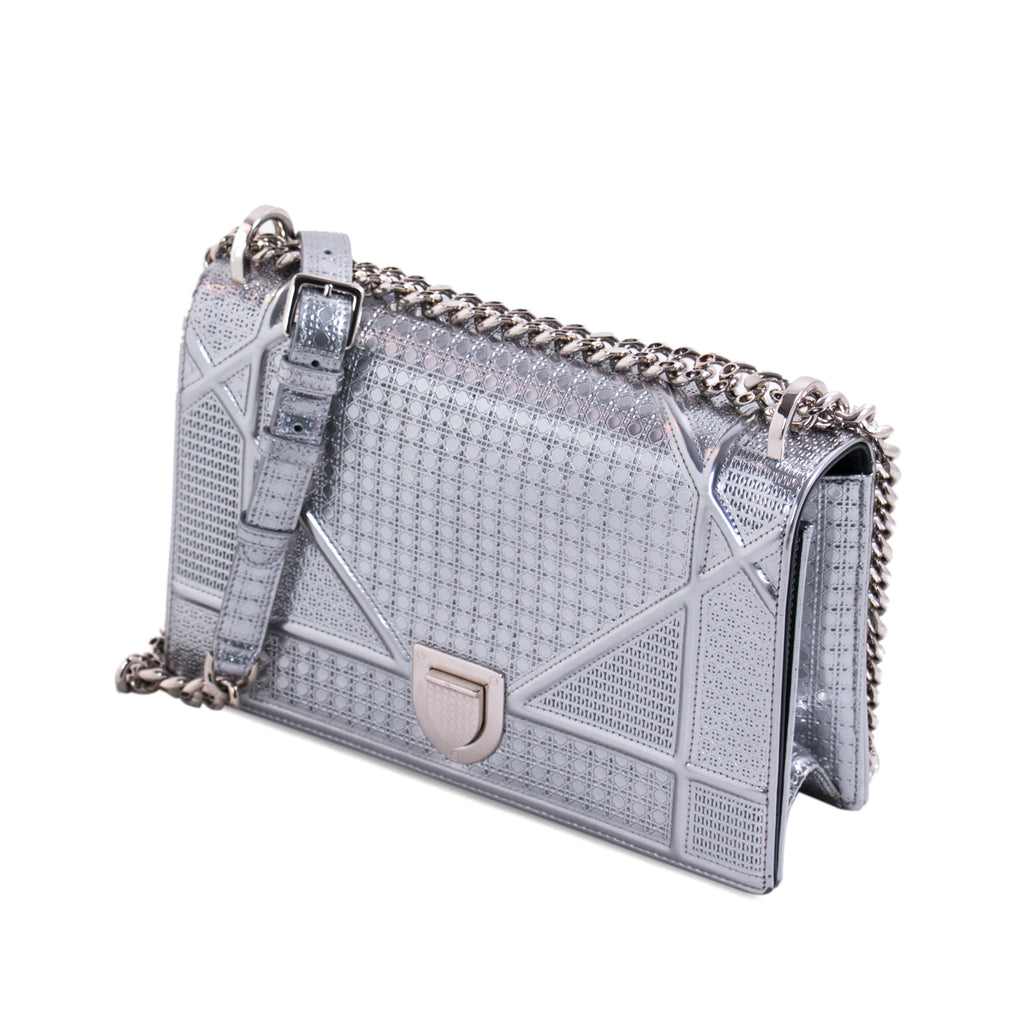 Christian Dior Diorama Medium Shoulder Bag Bags Dior - Shop authentic new pre-owned designer brands online at Re-Vogue