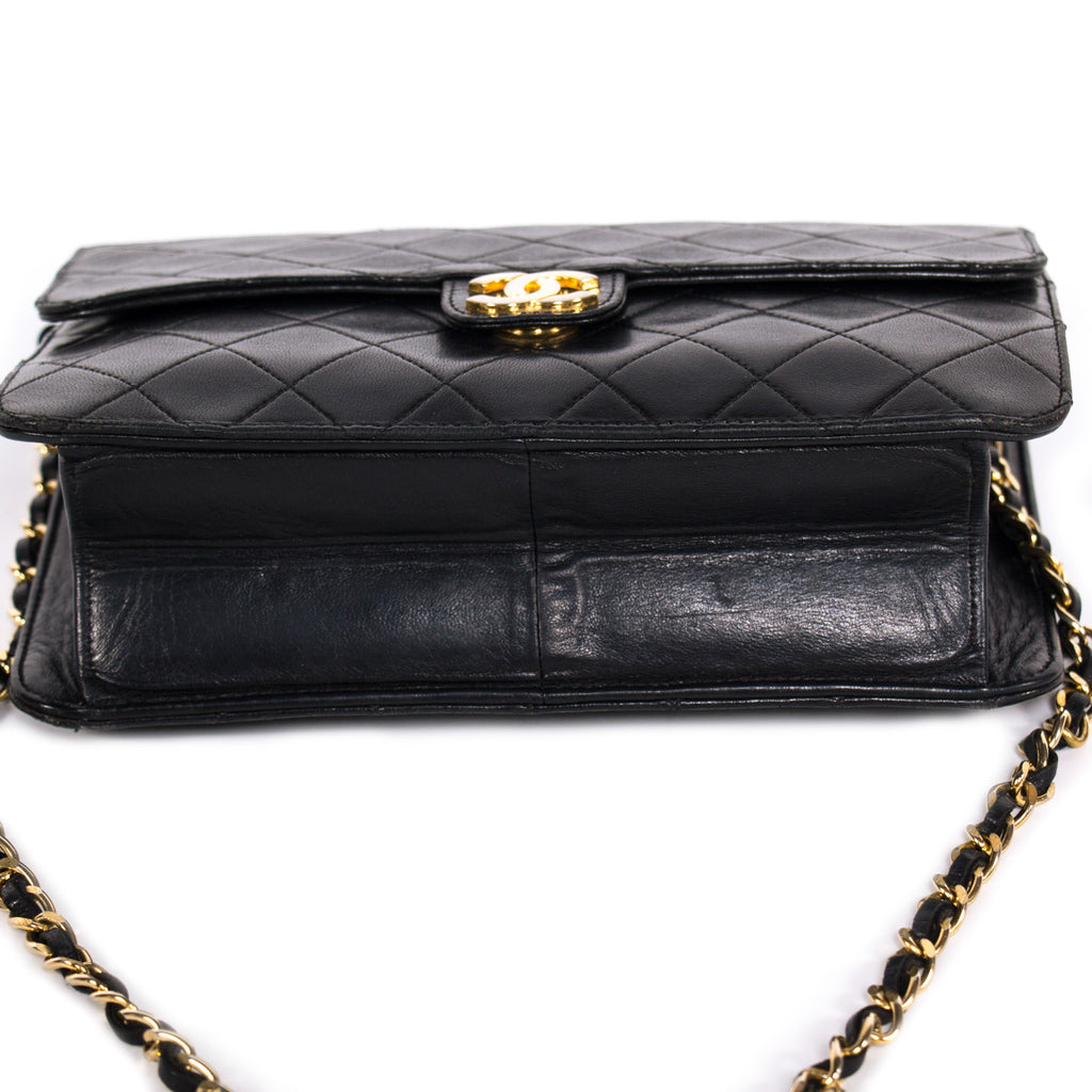 Chanel Classic Quilted Chain Shoulder Bag Bags Chanel - Shop authentic new pre-owned designer brands online at Re-Vogue