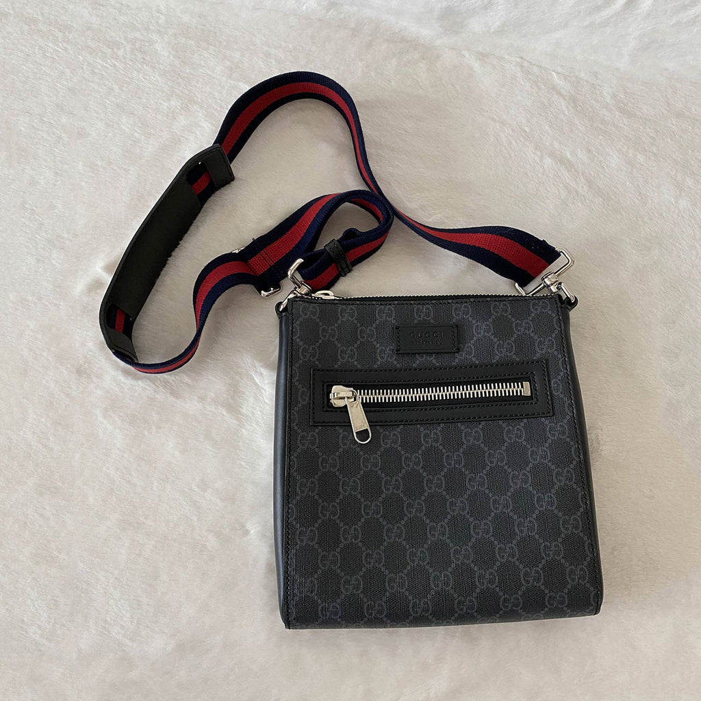 Shop authentic Gucci GG Leather Messenger Bag at revogue for just USD 840.00