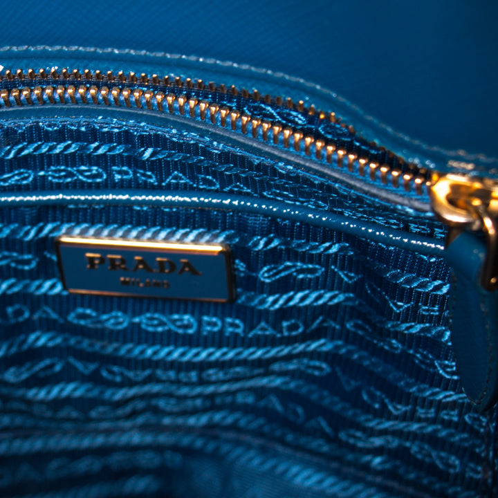 Prada Saffiano Vernice Tote Bags Prada - Shop authentic new pre-owned designer brands online at Re-Vogue