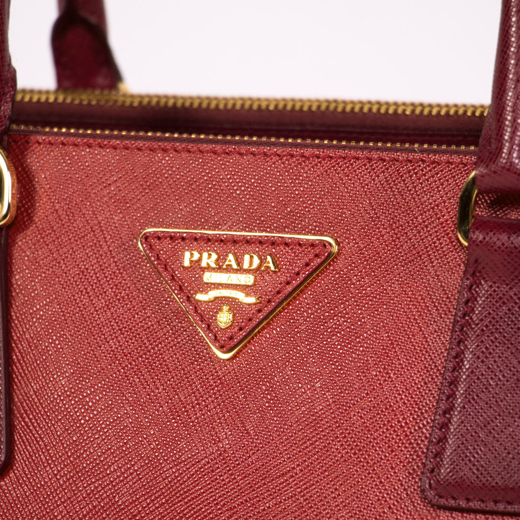 Prada Large Saffiano Double Zip Tote Bags Prada - Shop authentic new pre-owned designer brands online at Re-Vogue