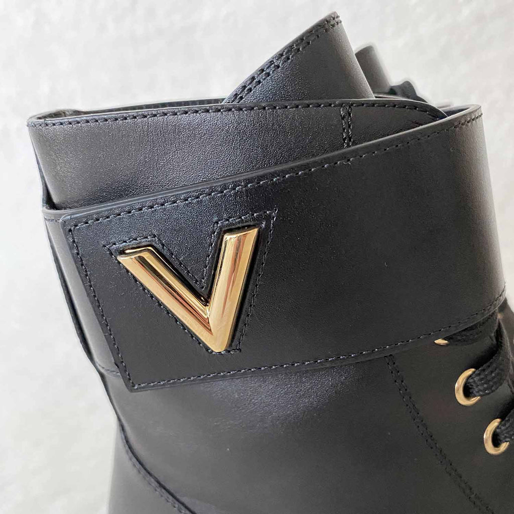 Shop Louis Vuitton Classic Calf leather TERRITORY FLAT RANGER BOOTS 1A9HAE  by Fujistyle