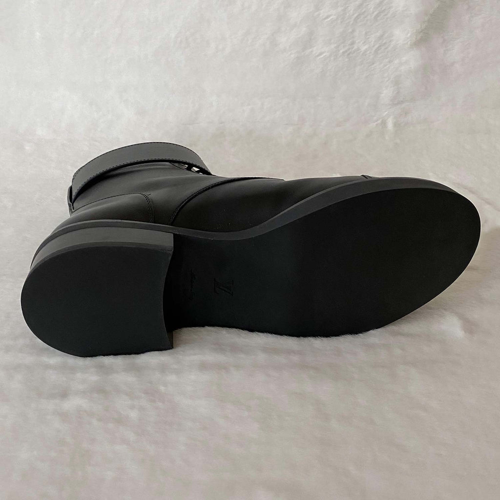 The Louis Vuitton Wonderland Flat Ranger Boots 🤎🖤 2 looks for