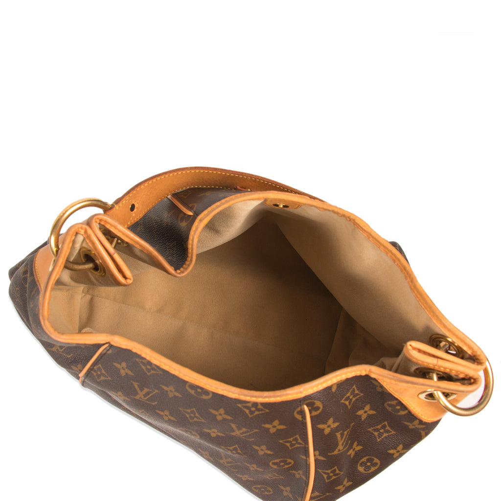 Louis Vuitton Monogram Galleria GM Bags Louis Vuitton - Shop authentic new pre-owned designer brands online at Re-Vogue