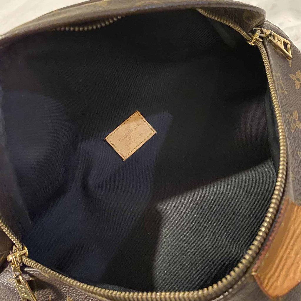 LOUIS VUITTON Monogram Bumbag 1236575