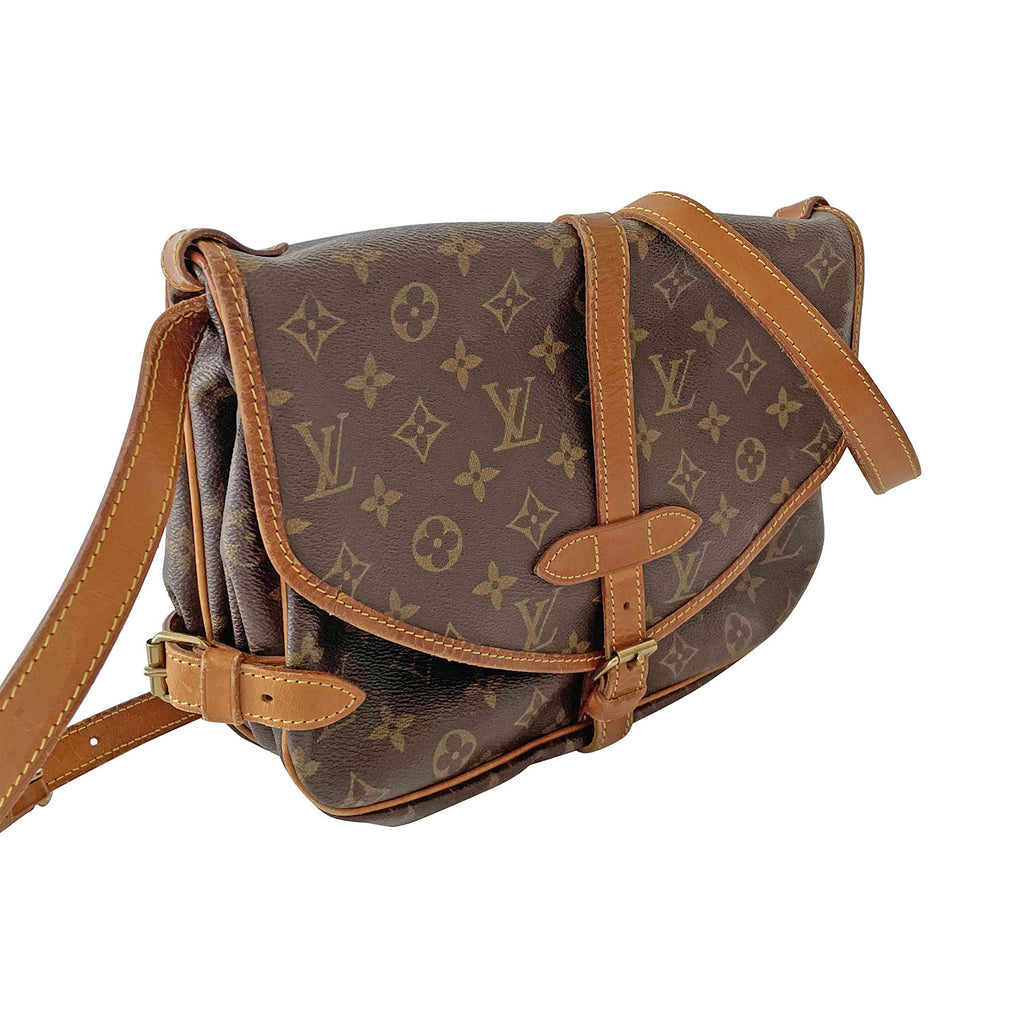 LOT:256  LOUIS VUITTON - a Monogram Saumur 30 shoulder bag.