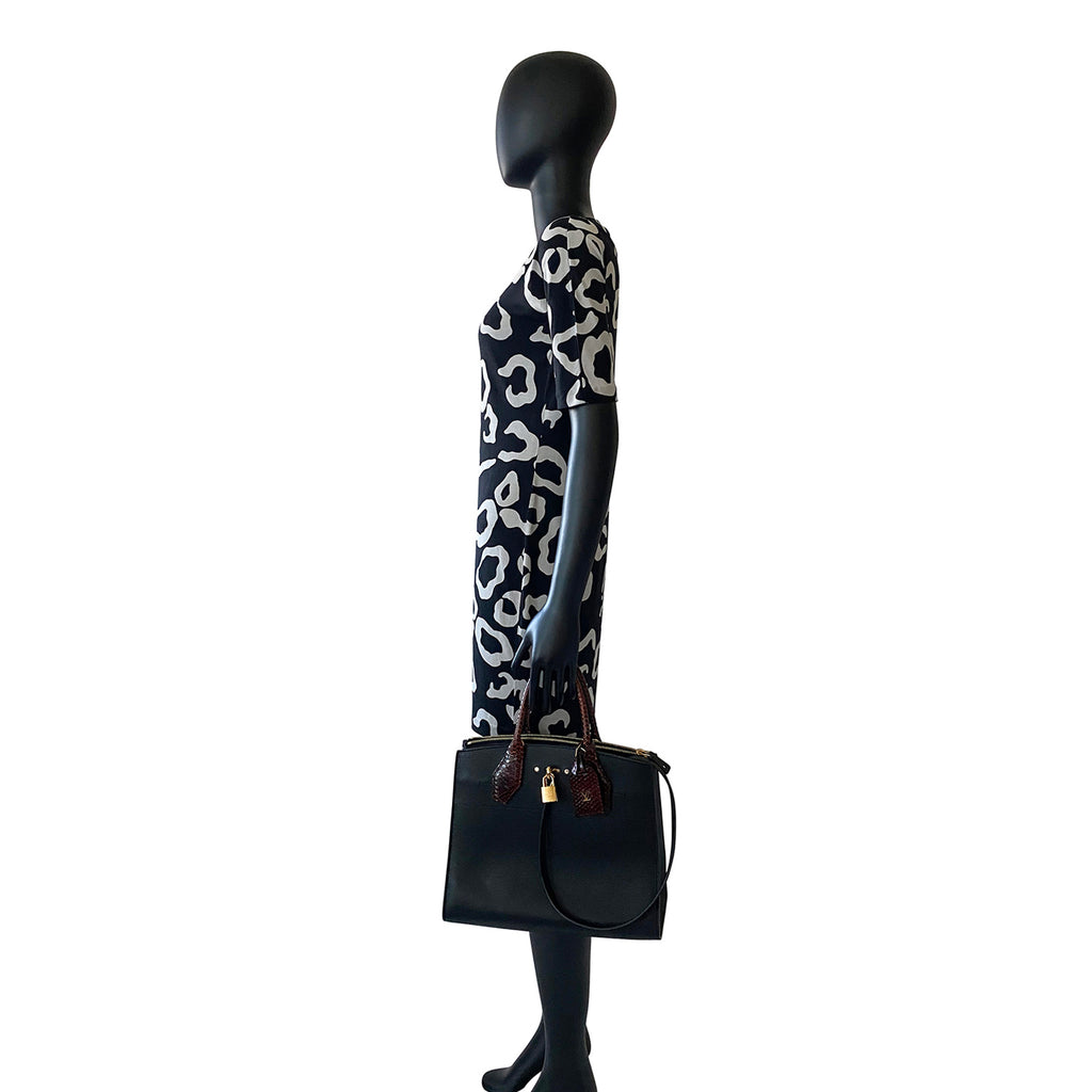 Louis Vuitton Noé Handbag 381105