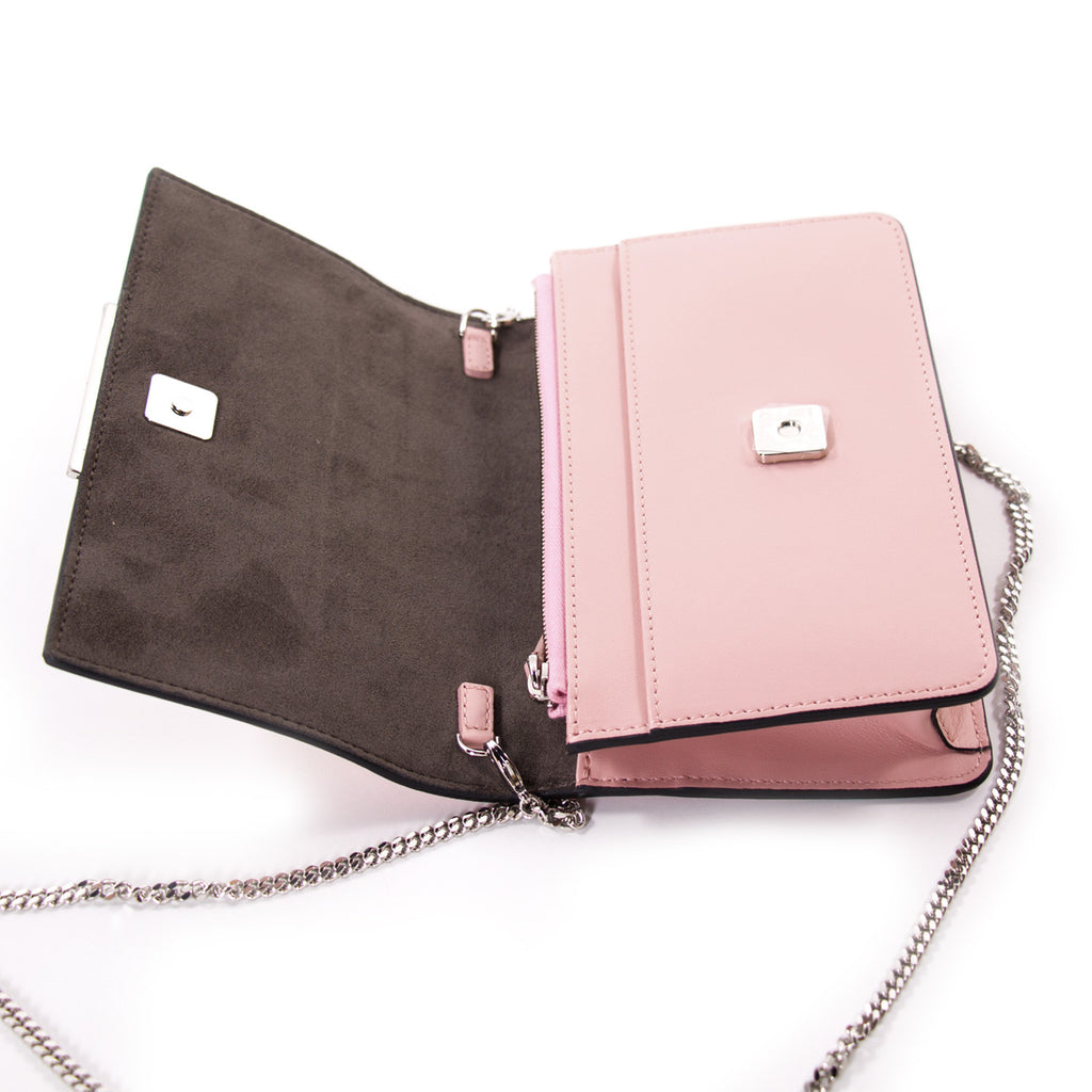 Fendi Wallet On Chain Shoulder Bag Bags Fendi - Shop authentic new pre-owned designer brands online at Re-Vogue