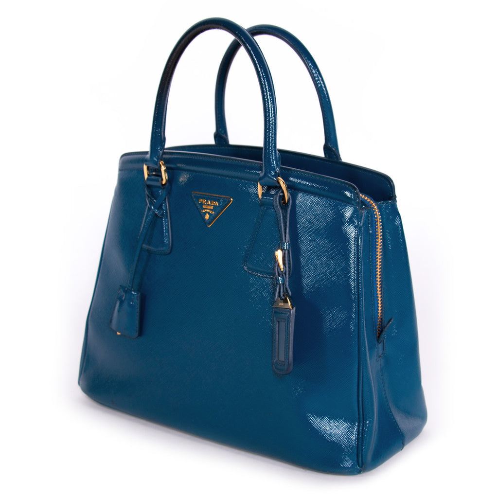 Prada Saffiano Vernice Tote Bags Prada - Shop authentic new pre-owned designer brands online at Re-Vogue