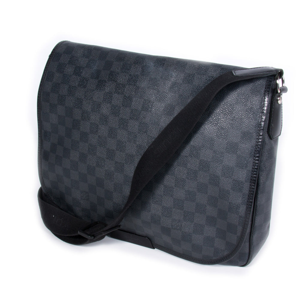 Louis Vuitton Damier Graphite Daniel GM - Black Messenger Bags, Bags -  LOU727221