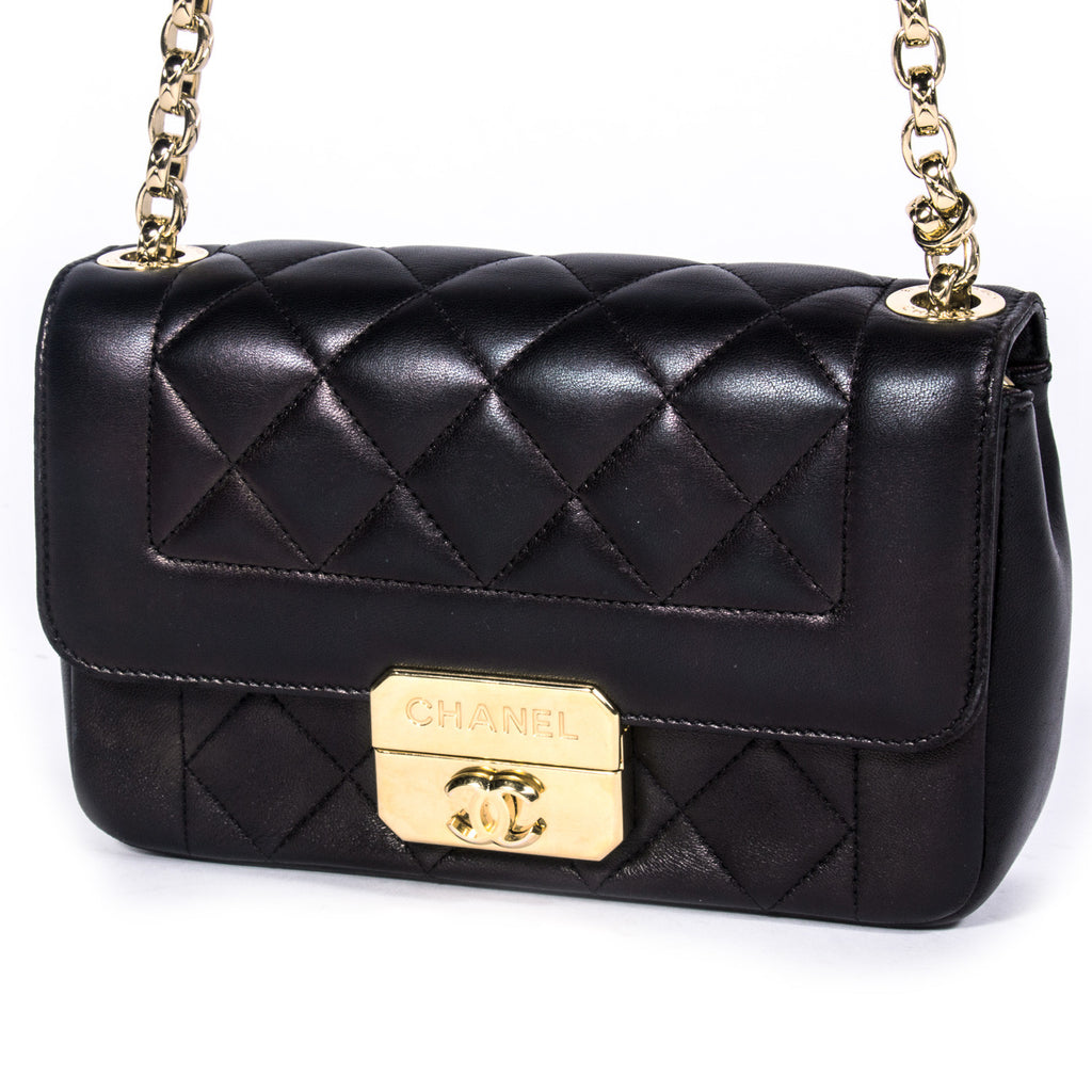 Chanel Chic With Me Small - revogue