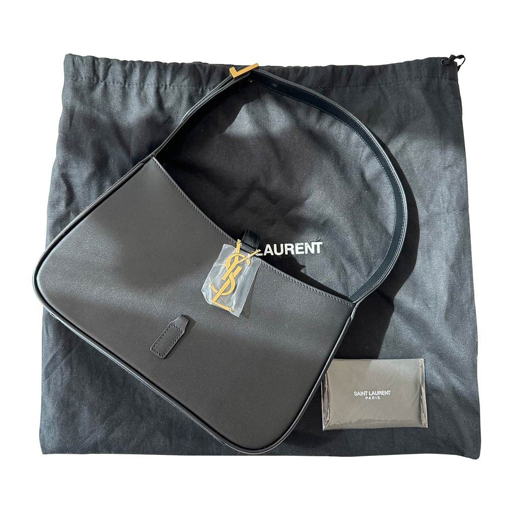 Saint Laurent Le 5 À 7 Hobo Bag