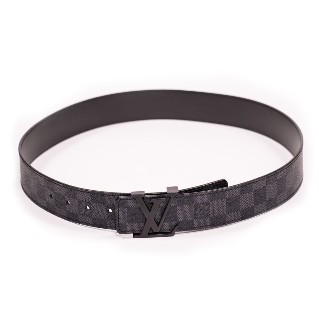 Louis Vuitton Initiales 40mm mens black belt. Iconic and timeless, perfect  with jeans, for a casual look.