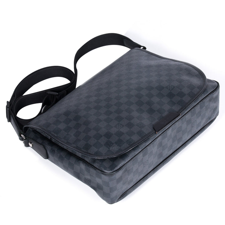 Louis Vuitton Damier Graphite Daniel Bags Louis Vuitton - Shop authentic new pre-owned designer brands online at Re-Vogue
