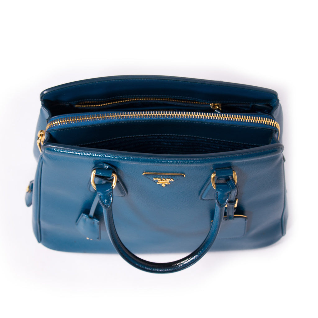 Prada Saffiano Vernice Tote Bags Prada - Shop authentic new pre-owned designer brands online at Re-Vogue