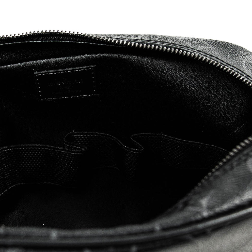 Louis Vuitton Pouch for Men Black Leather ref.84217 - Joli Closet